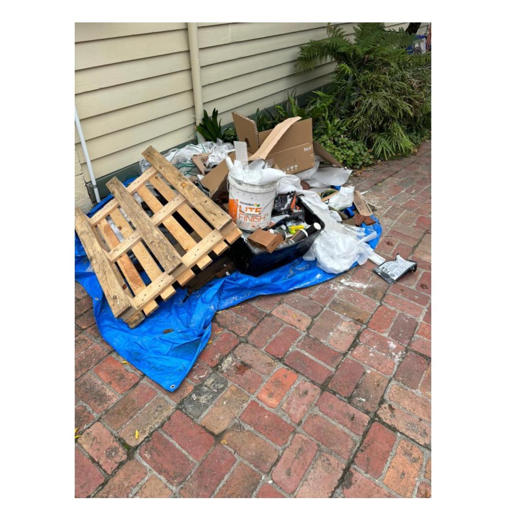 Hire Junk Removal Services In Caulfield South | Cheap Strip-Outs - 1/3