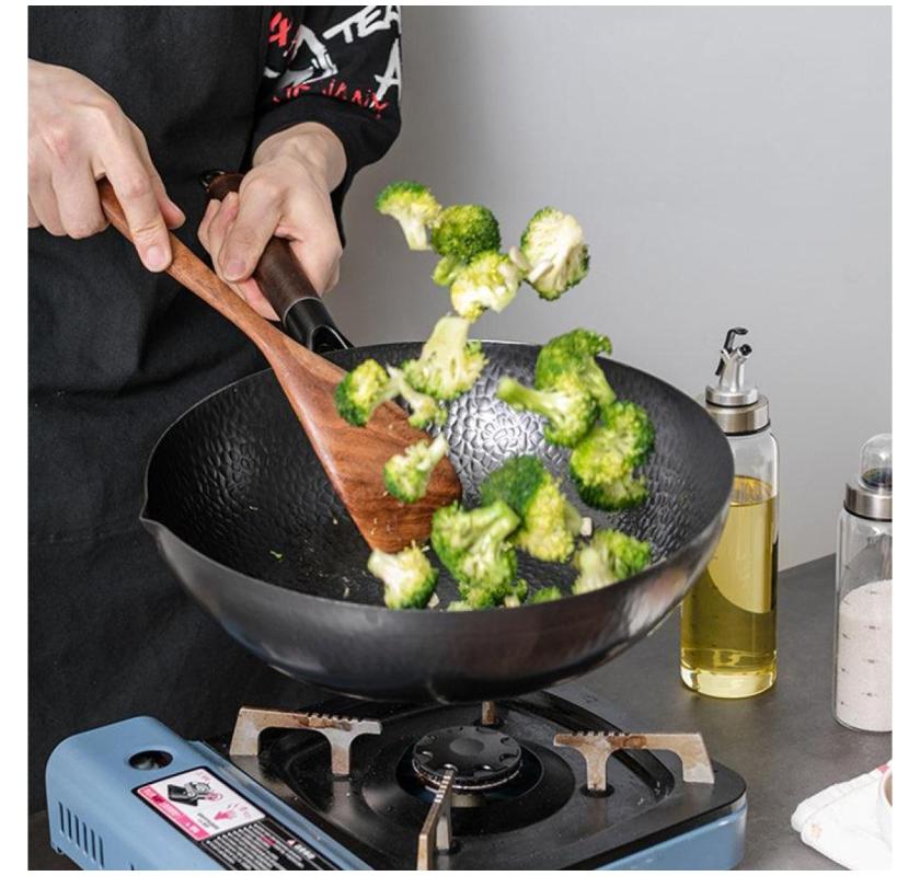 Premium Handmade Iron Wok – Non-Stick, Chemical-Free Cookware with Wooden Handle