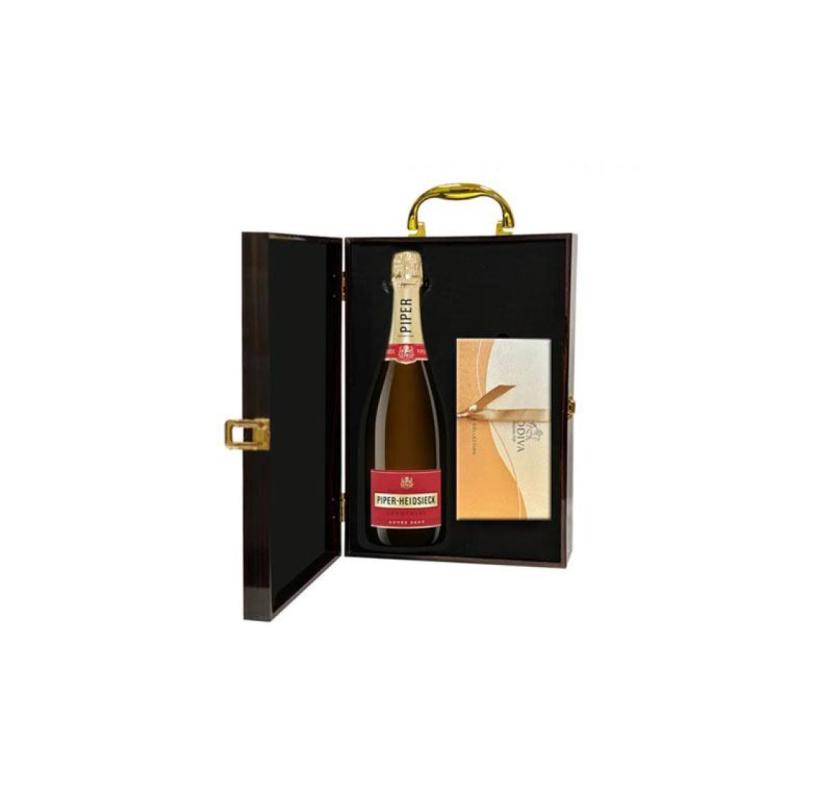 Elegant Wine and Cheese Set – Perfect for Gifting or Entertaining