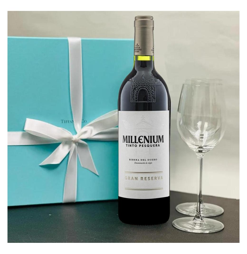 Stylish Wine and Glass Gift Set – Ideal for Elegant Gifting
