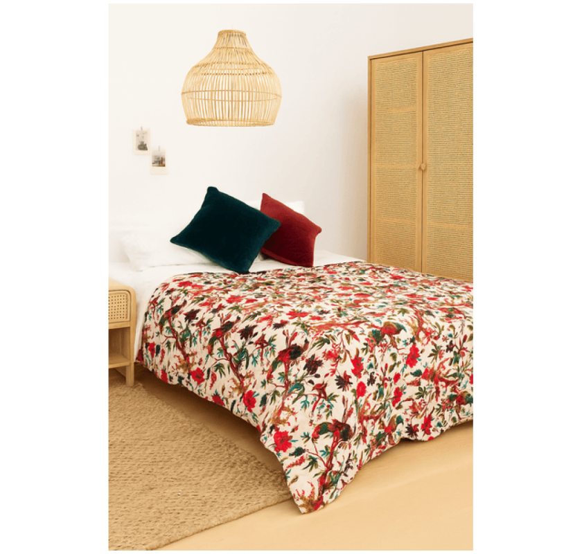 Plush Velvet Quilts for The Best in Comfort and Style