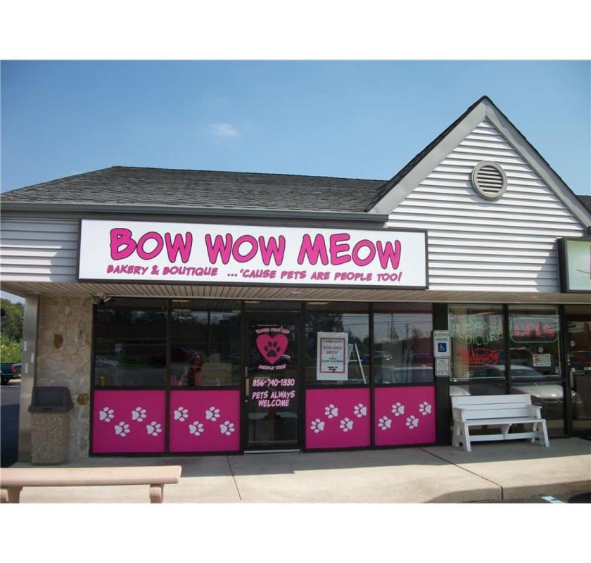 7 Attention Grabbing Door Sign Ideas to Bring Customers In
